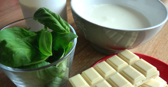 Mousse au chocolat blanc et basilic - Feuille de choux