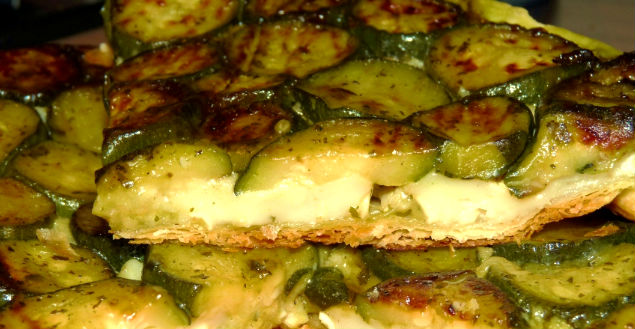 Tatin de courgettes et chèvre- Feuille de choux