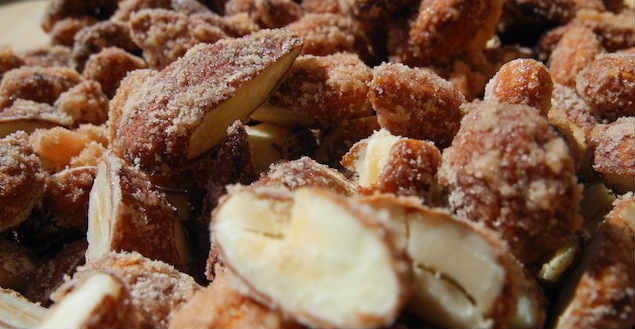 Amandes caramélisées pour chocolat maison- Feuille de choux