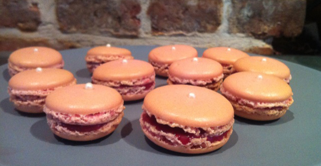 macarons-framboise-feuille-de-choux