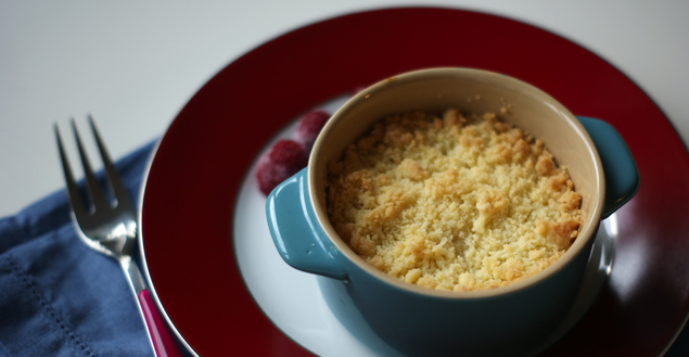 crumble-framboise-poire-cannelle-entier