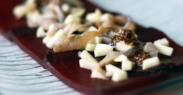 Carpaccio de betterave au hareng et pommes - Feuille de choux