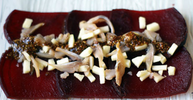 Carpaccio de betterave au hareng et pommes - Feuille de choux