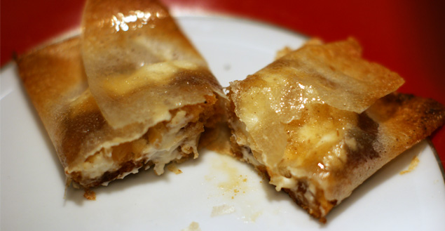 Bonbon croustillant de chèvre, confit d'oignon et pain d'épices - Feuille de choux