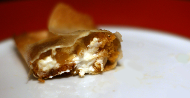 Bonbon croustillant de chèvre, confit d'oignon et pain d'épices - Feuille de choux