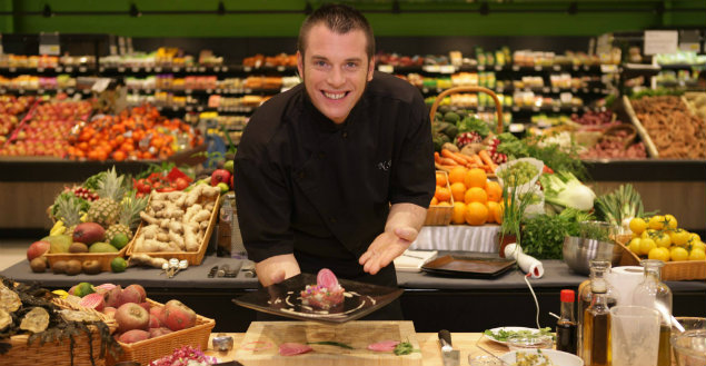 Norbert prépare un tartare de boeuf aux huîtres - Feuille de choux
