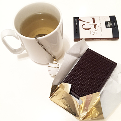 Un thé et du chocolat Le Petit Carré de Chocolat