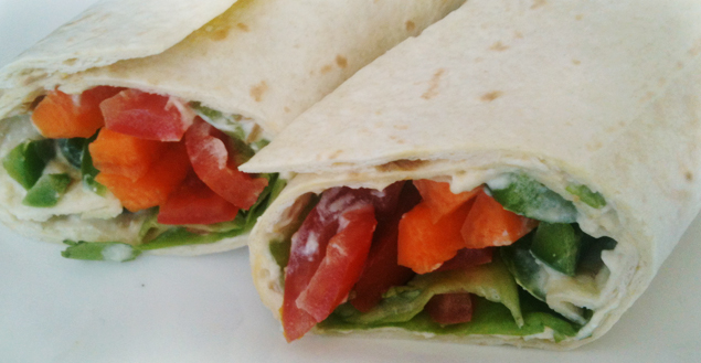 Wrap houmous et légumes croquants- Feuille de choux