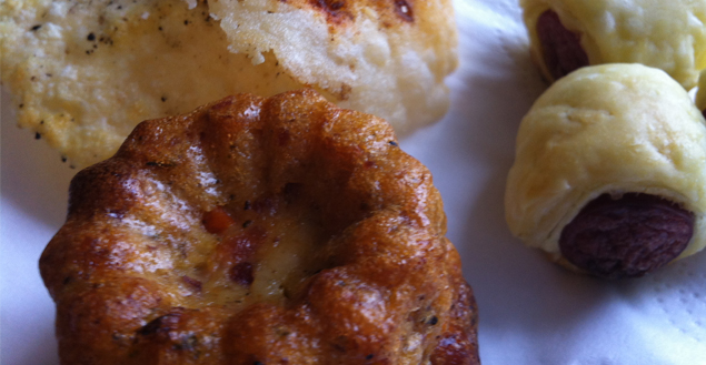 apéro cannelés lardons, chips parmesan et feuilleté-Feuille de choux