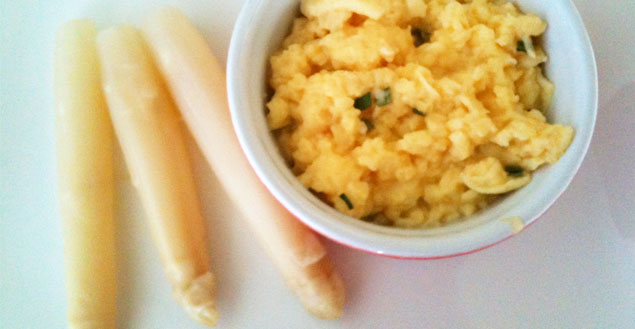 Oeufs brouillés aux asperges-Feuille de choux