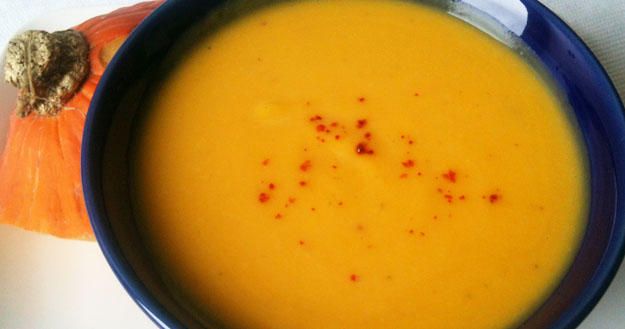 Velouté de potimarron au piment d'espelette - Feuille de choux