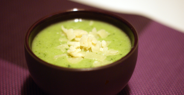 Soupe de brocolis, courgettes et parmesan - Feuille de choux