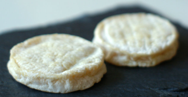 Rocamadour, fromage de chèvre - Feuille de choux