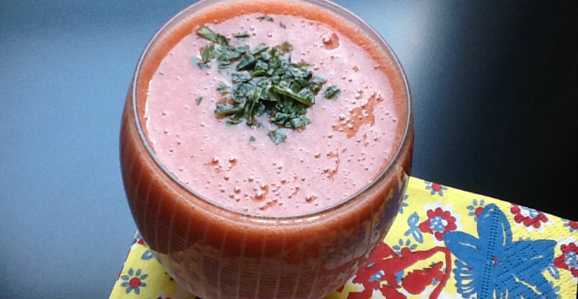 Smoothie carottes, fraise et tomate, spécial soleil - Feuille de choux