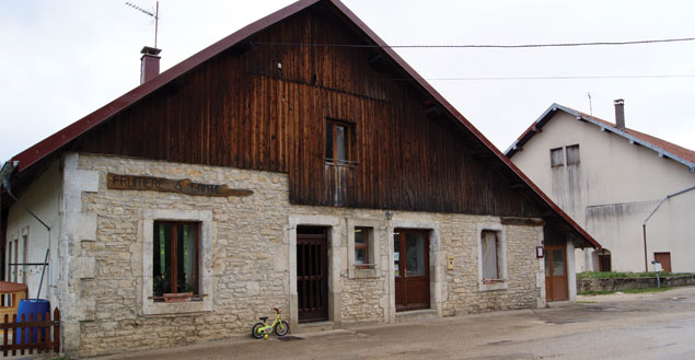 La fruitière à Comté de Lievremont - Feuille de choux