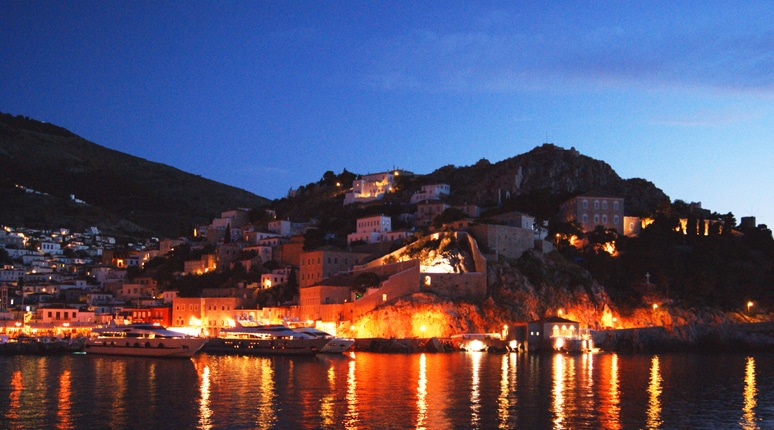 hydra ile grece port de nuit- Feuille de choux