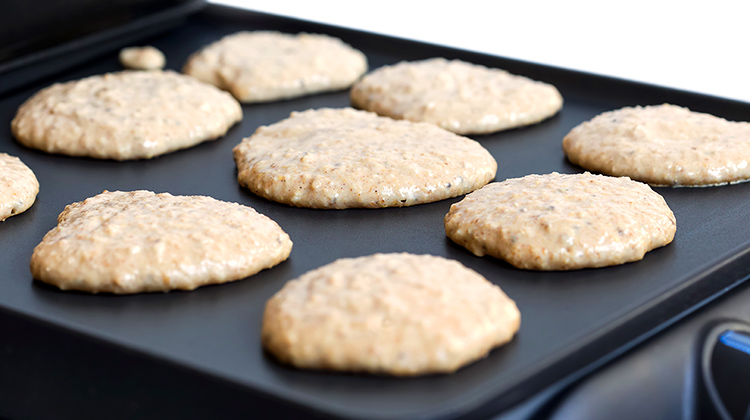 Pancakes aux Flocons d'avoine en cuisson